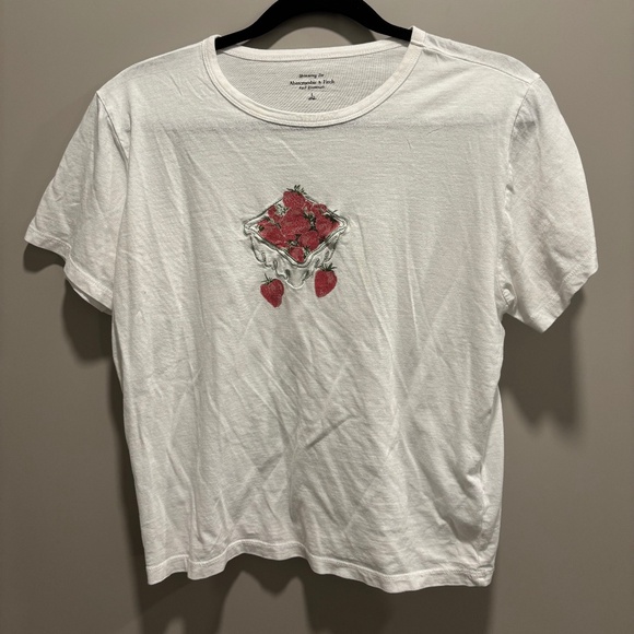 Abercrombie & Fitch Short-Sleeve Strawberry Graphic Skimming Tee - Picture 1 of 4